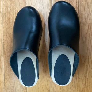 Sven clogs - worn 3 times - minor scuff see in pic